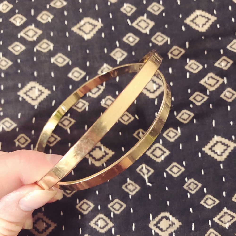Gold toned hinge bracelet